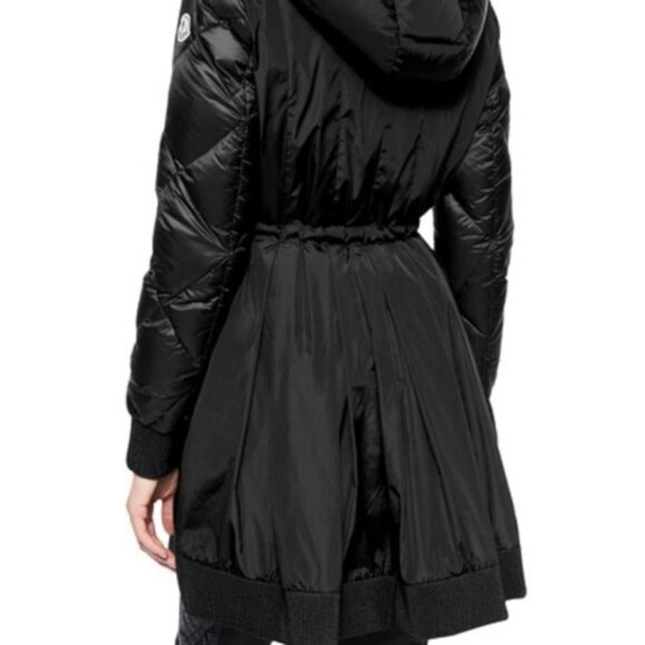 Beautiful Moncler knee-length quilted down coat with mock neck, dual zip pockets - Picture 4 of 11